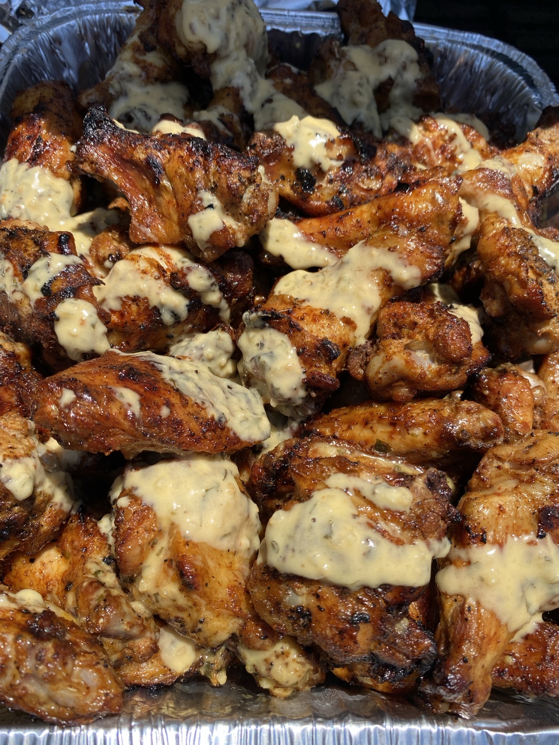 O'SIDE BBQ MAN grilled chicken wings with sauce